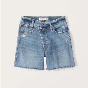 Dad high rise size 25/0 asymmetrical zipper Jean shorts A&F NWT RUNS LARGE